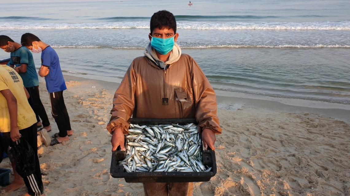الصيادون في بحر غزة لقمة من فم الموت في زمن كورونا والحصار الإسرائيلي