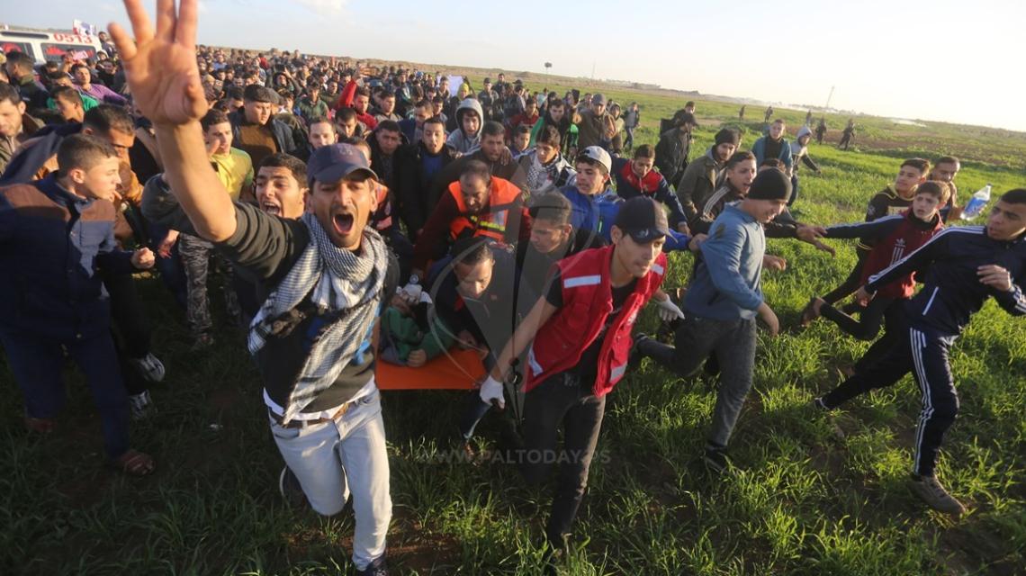 مواجهات عنيفة بين المواطنين والاحتلال في مخيم ملكة شرق غزة في الجمعة الـ46 لمسيرات العودة