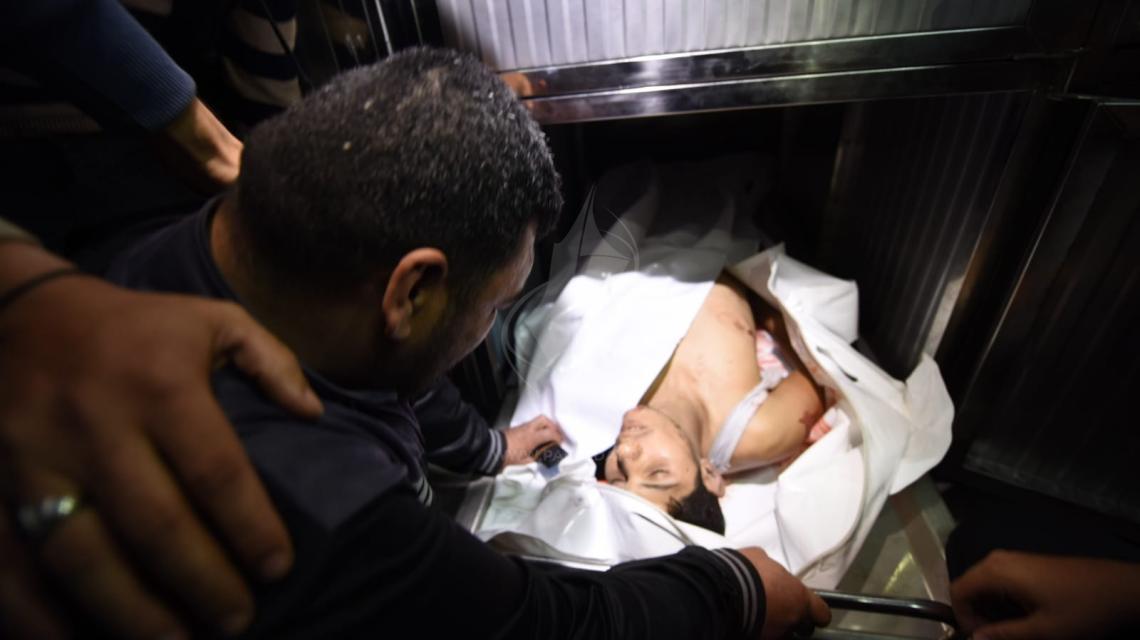 لحظة وصول الشهيد محمد أبو عبادة إلى مجمع الشفاء الطبي بغزة