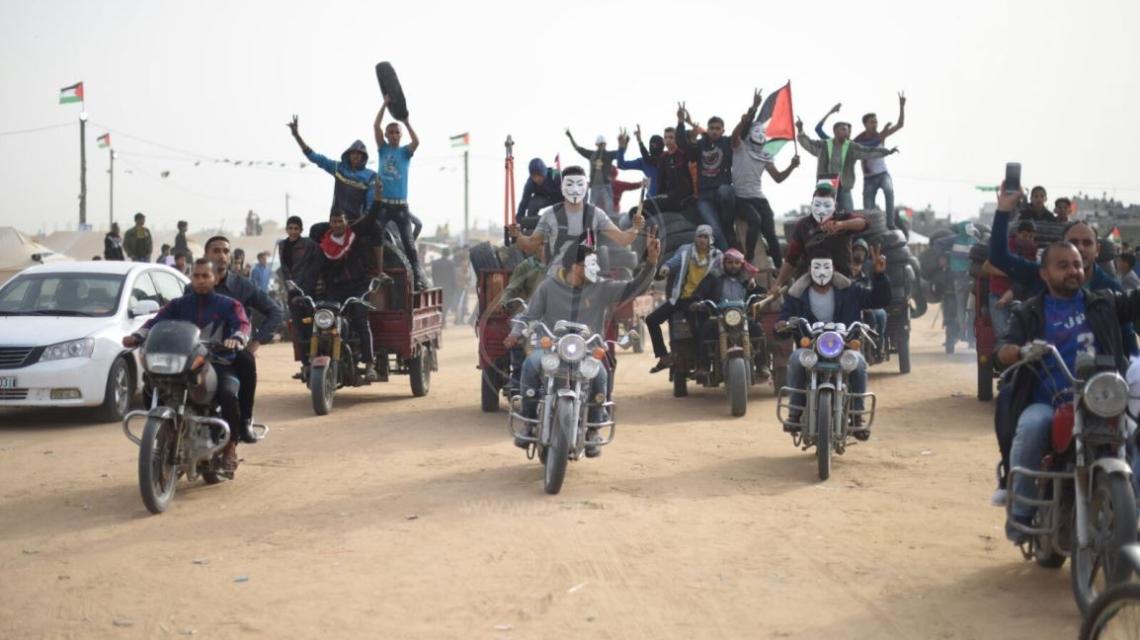 لحظة دخول موكب الكوشوك داخل مخيم العودة فى خزاعة