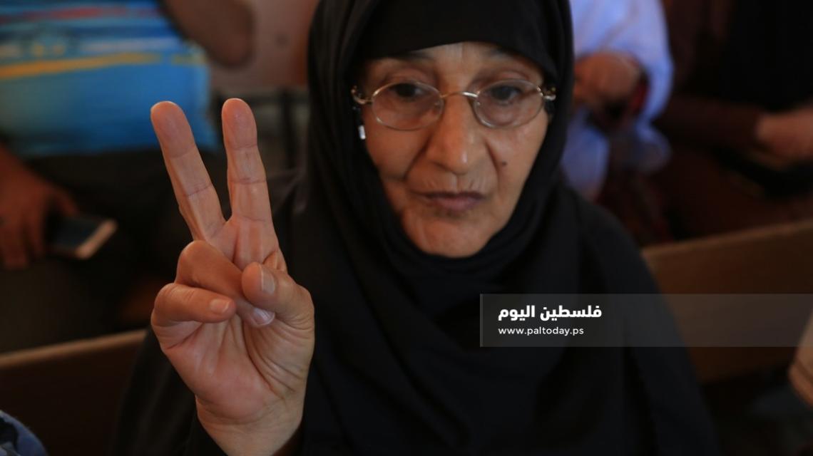 اعتصام اهالى الاسرى امام مقر الصليب الاحمر بمدينة غزة