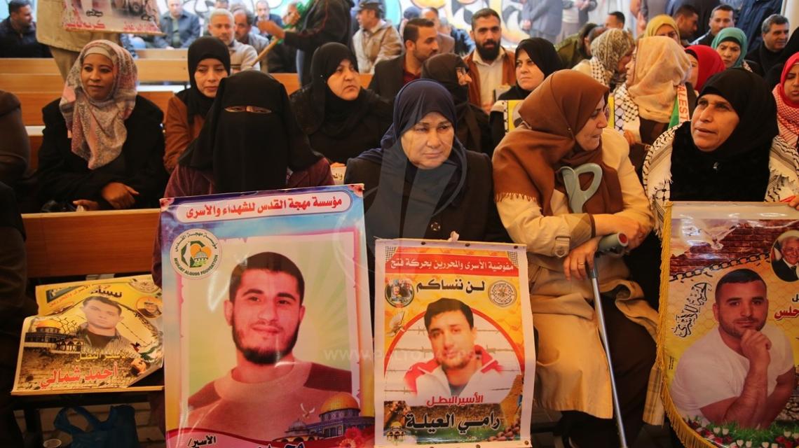 اعتصام اهالى الاسرى امام مقر الصليب الاحمر بمدينة غزة