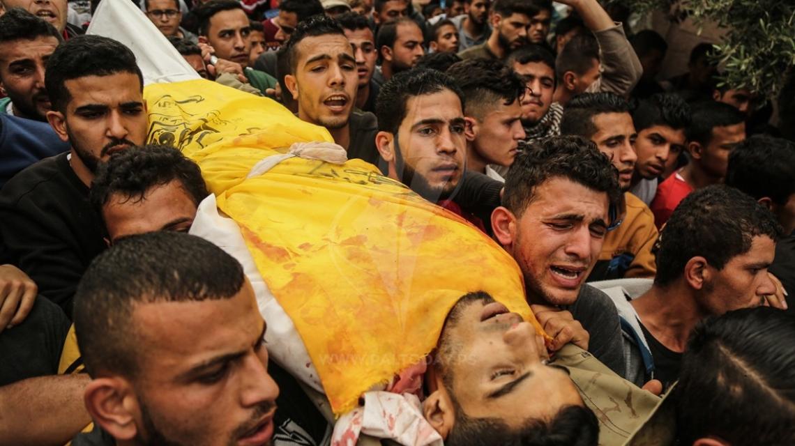 جماهير غفيرة تشيع جثمان الشهيد أحمد العثامنة الذي استشهد عصر اليوم شرق القطاع