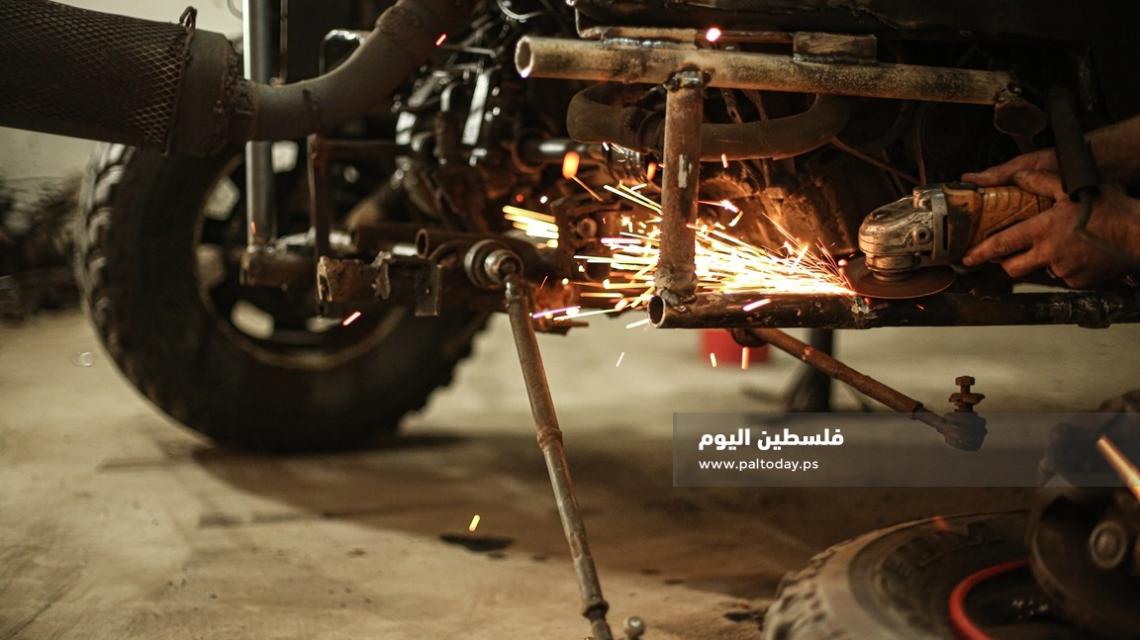 محمد الضبة.. شاب غزّي يصنع سيارة سباق بإمكانيات بسيطة