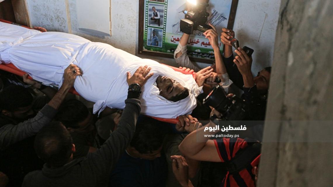 تشيع جثمان الشهيد خليل شاهين وسط القطاع بعد تسليم جثمانه الطاهر لاسرته