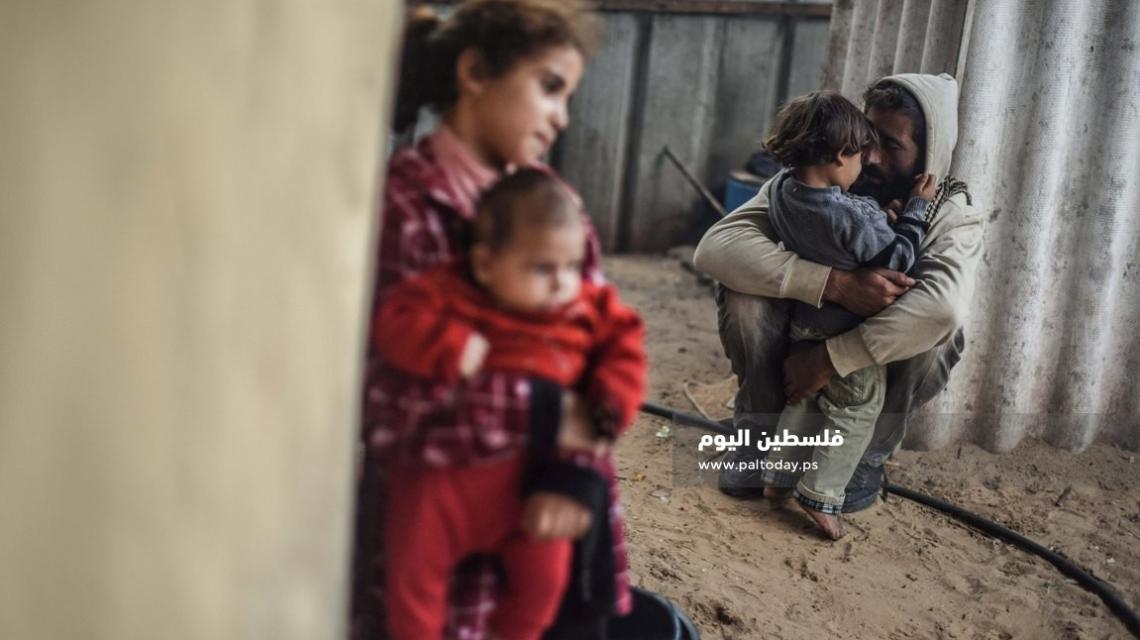 عدسة "فلسطين اليوم " تعايش يوم في حياة أسرة فلسطينية "مهمشة "جنوب قطاع غزة . 
