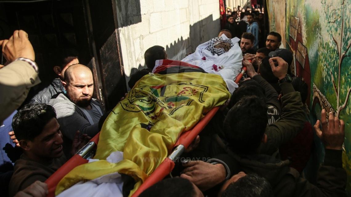 جماهير غفيرة تشيّع جثمان الشهيد "حسن نوفل" الذي استشهد متأثراً بجراحه شرق البريج