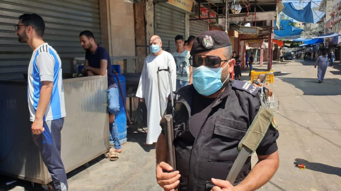 الشرطة تضع قيود للحفاظ على سلامة المواطنين في أثناء الشراء من المخابز