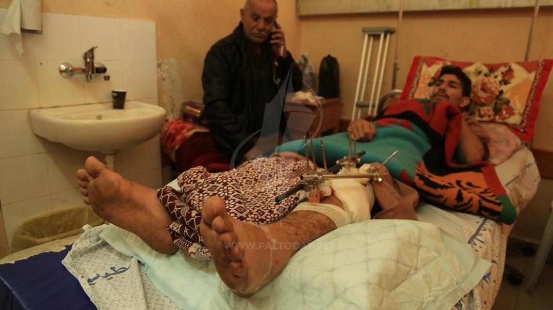 مصابو مسيرات العودة يتلقون العلاج  في مستشفيات الصحة بغزة