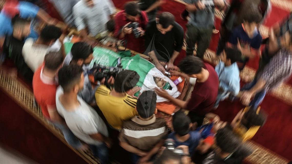 جماهير غفيرة تشيع جثمان الشهيد المبعد إلى غزة يزن الطوباسي