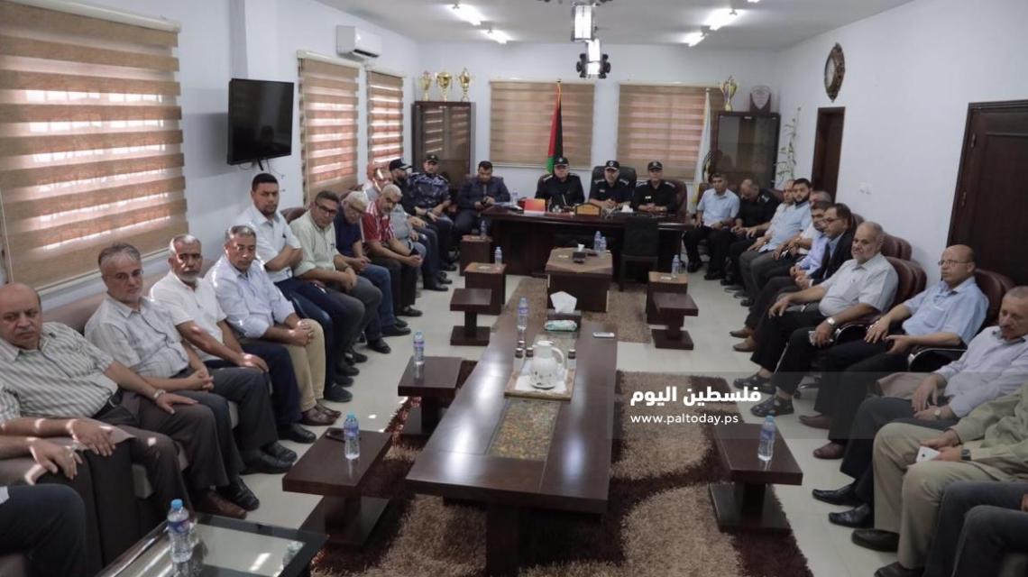 ممثلو القوى الوطنية والإسلامية خلال زيارة لجهاز الشرطة ( المدير العام) والمواقع التي استهدفت من الإرهابيين.