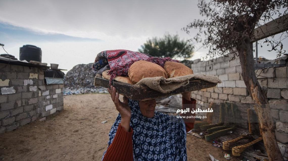فرن الطين .. تراثٌ قديمٌ يُحافظ على مكانته في منازل غزّة