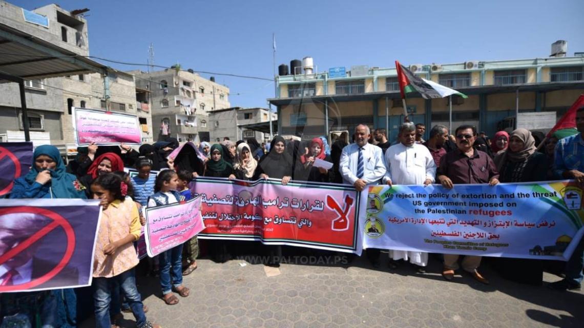 اعتصام داخل احد مراكز توزيع المساعدات بخانيونس بعد قطع المساعدات