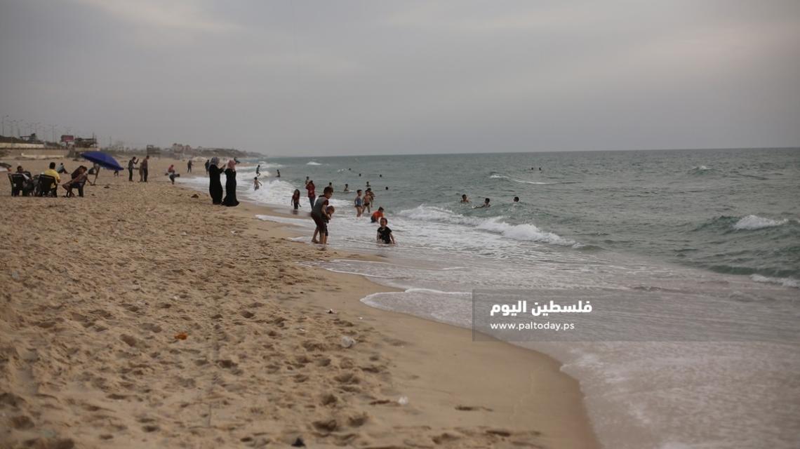 شاطئ البحر .. متنفس أهالي قطاع غزة في ظل ارتفاع درجات الحرارة 