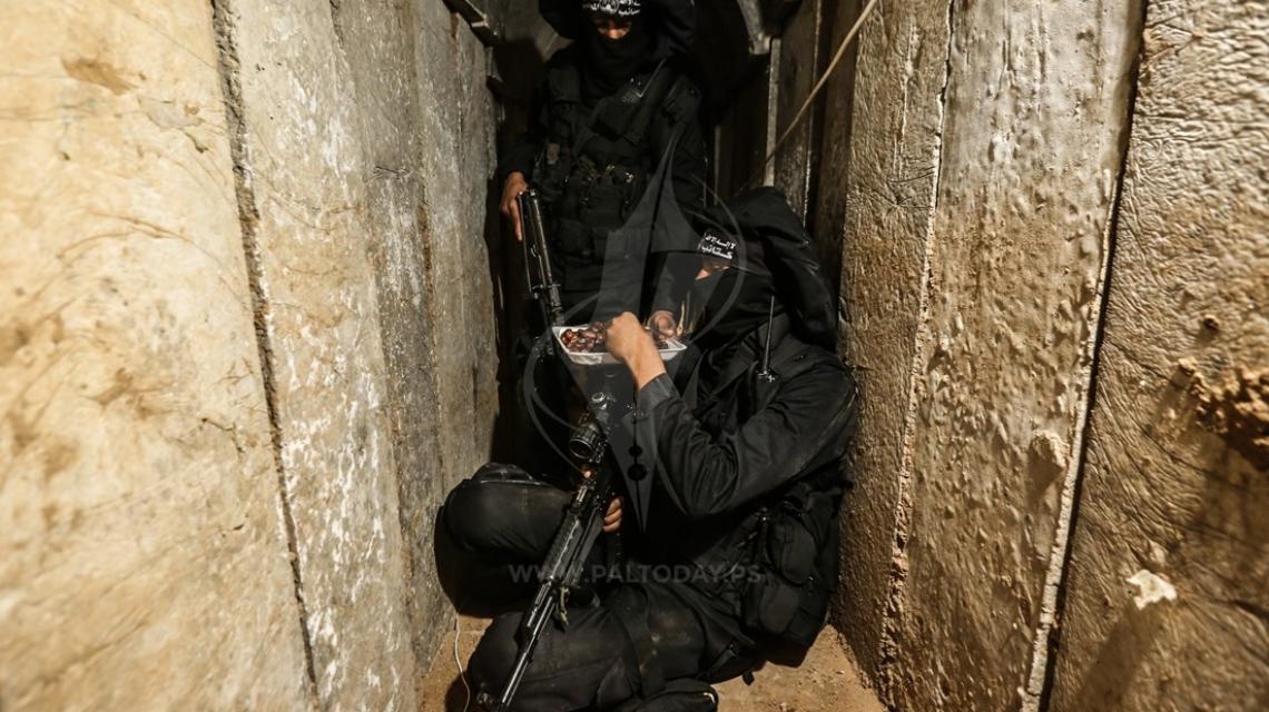 أجواء إيمانية في نقاط الرباط للمقاومين الفلسطينيين في شهر رمضان