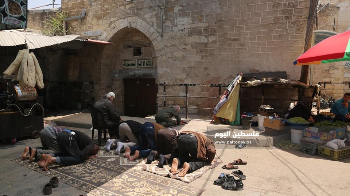 غزيون يتشوقون لفتح مساجد غزة واجراءات وقائية احترازية في أسواق القطاع