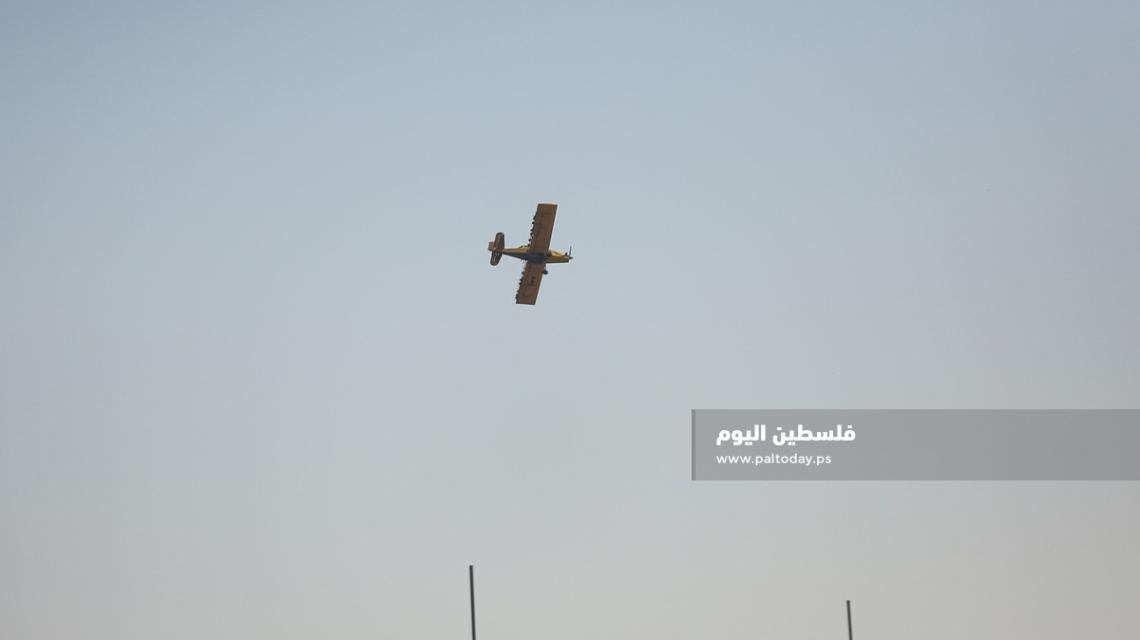 طائرات الاحتلال  ترش مبيدات سامة على الأراضى الزراعية للفلسطينيين بغزة