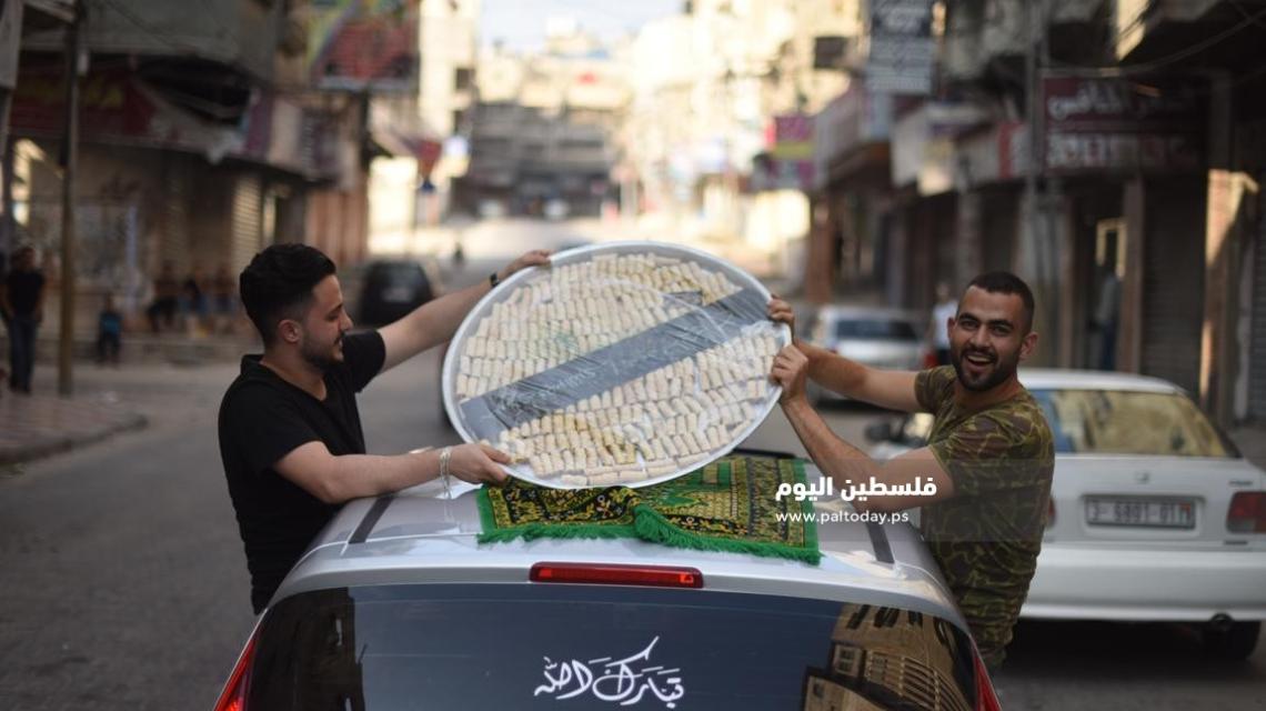 أجواء من الفرح تعم مدينة خانيونس عقب اعلان نتائج الثانوية العامة  