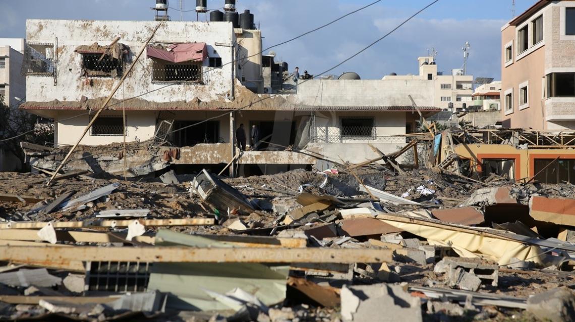 آثار القصف "الإسرائيلي" على مباني سكنية ومدنية في قطاع غزة الليلة