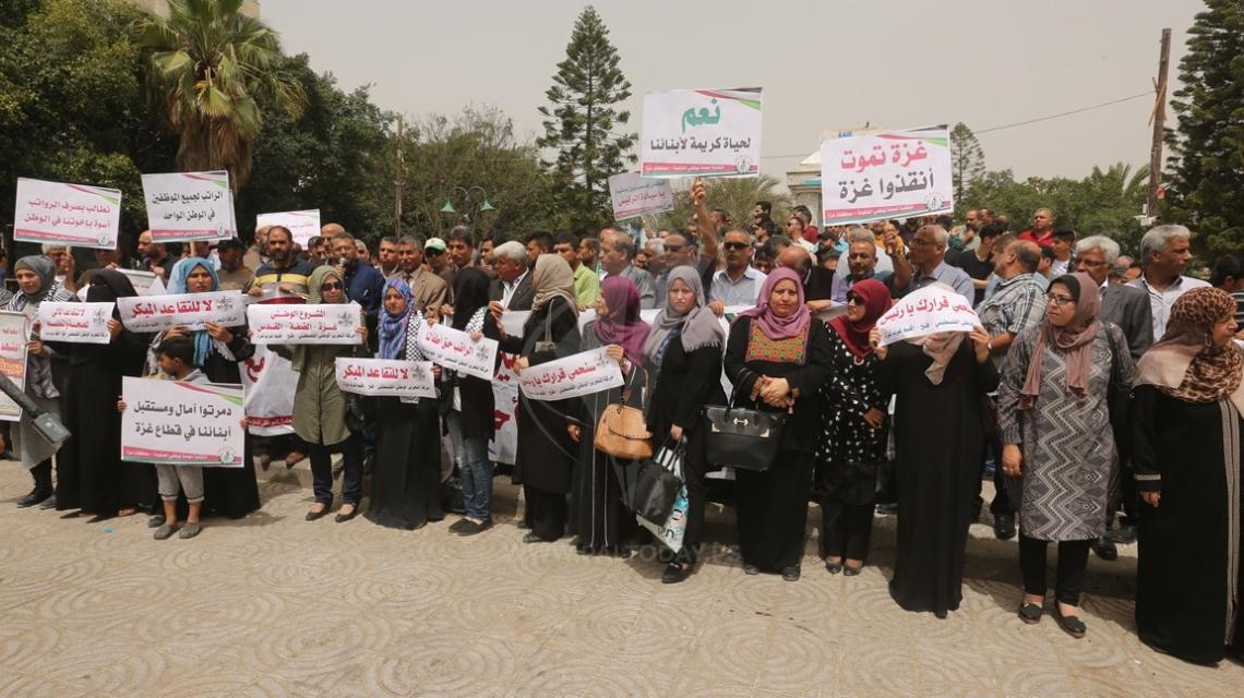 وقفة لنقابة موظفي رام الله وعوائل الأسرى والشهداء للبدء بفعاليات احتجاجية ضد أزمة الرواتب