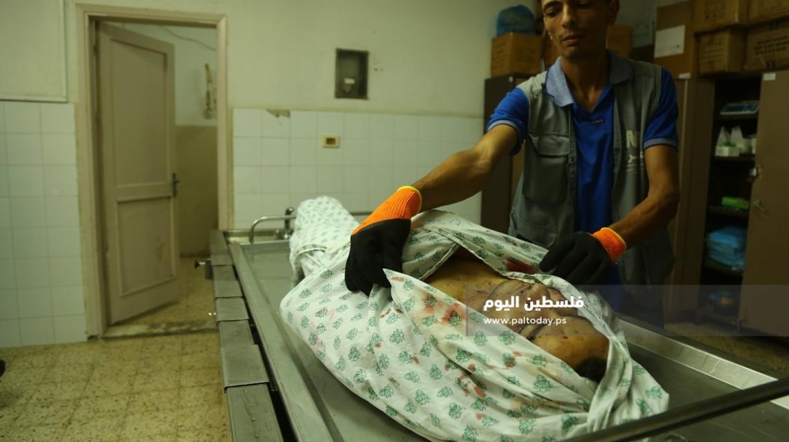 وداع مبكي للشهداء في ثلاجات الموتى في مجمع الشفاء الطبي