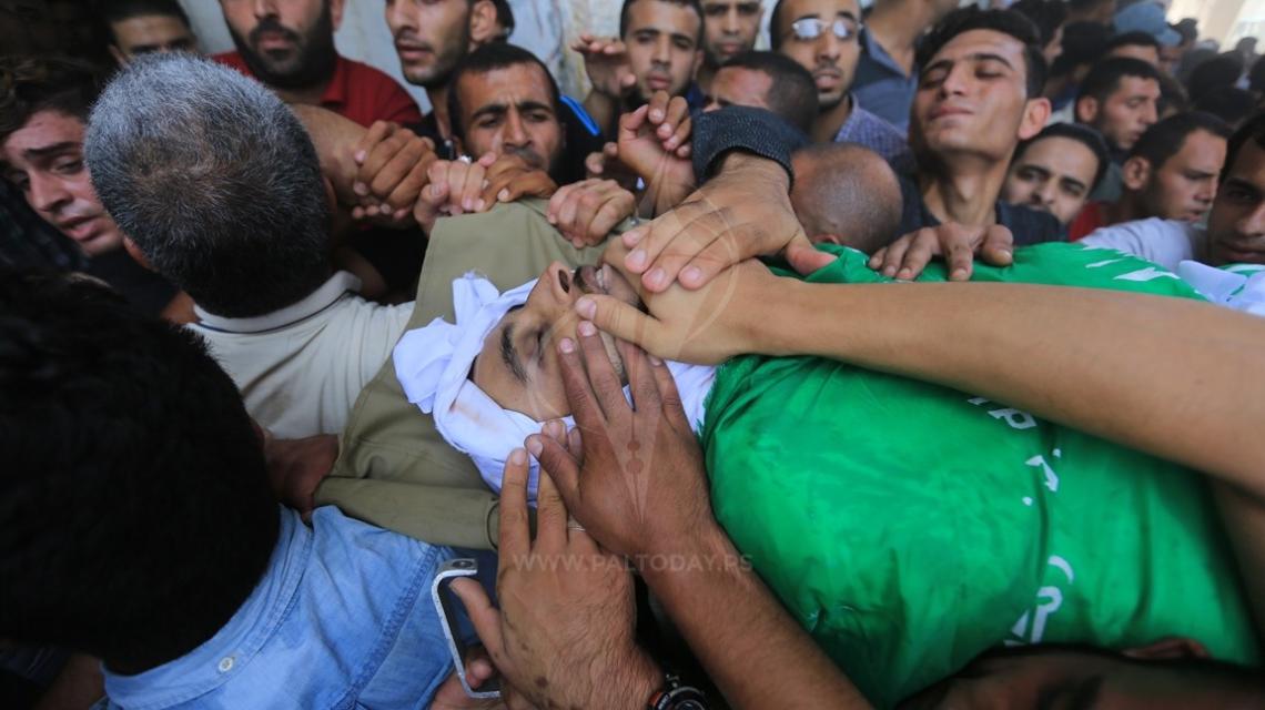 الشجاعية تودع الشهيدين محمد شخصه والطفل اياد الشاعر خلال موكب جنائزي مهيب