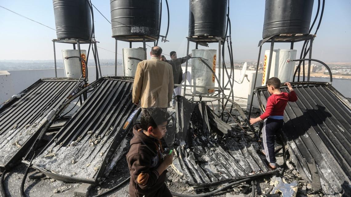 اثار الدمار في بيت حانون شمال قطاع غزة بعد قصف قوات الاحتلال مواقع رصد للمقاومة فجر اليوم.