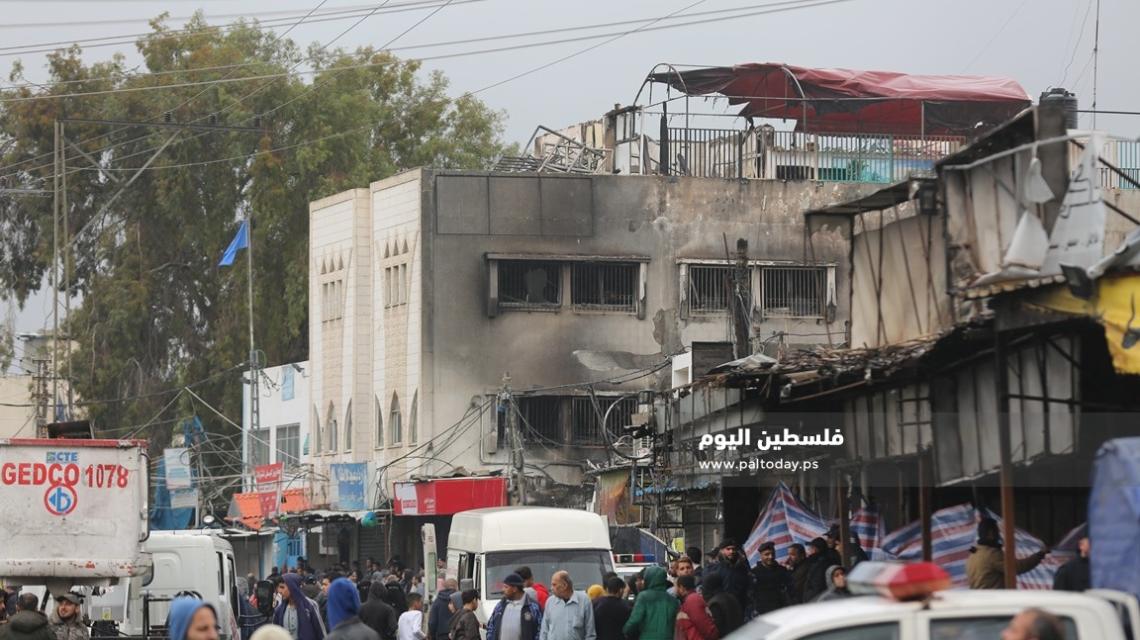 أثار صادمة للمحال التجارية والمركبات بعد حريق مخيم النصيرات
