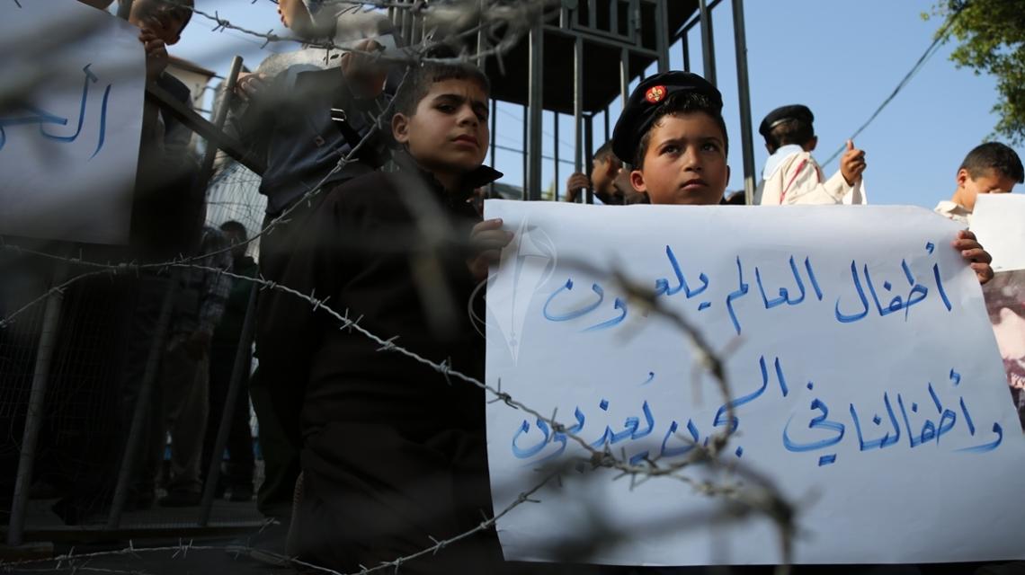 بالصور:وقفة لأطفال غزة أمام المندوب السامي رفضاً لاعتقال الأطفال بالقدس والضفة