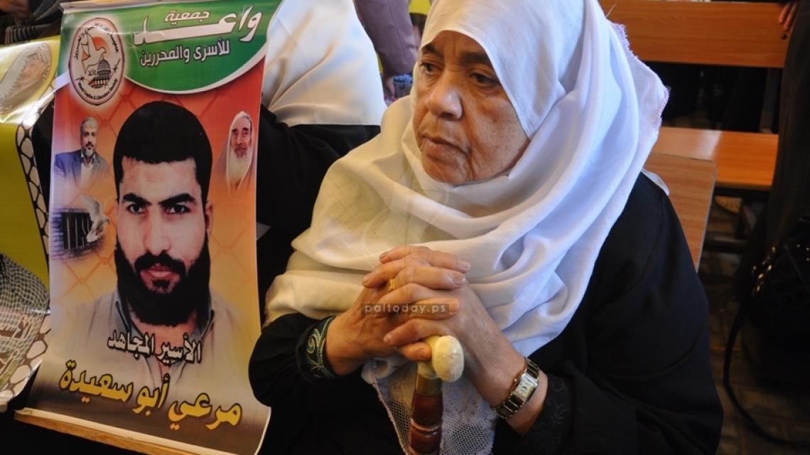وقفة بغزة امام الامم المتحدة ترفض خطة سيرى لاعادة الاعمار