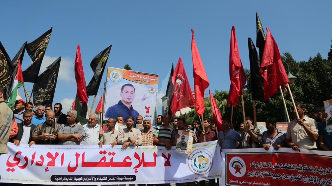 بالصور:مهجة القدس تنظم فعالية لدعم الأسرى المضربين في ساحة الجندي المجهول بمدينة غزة