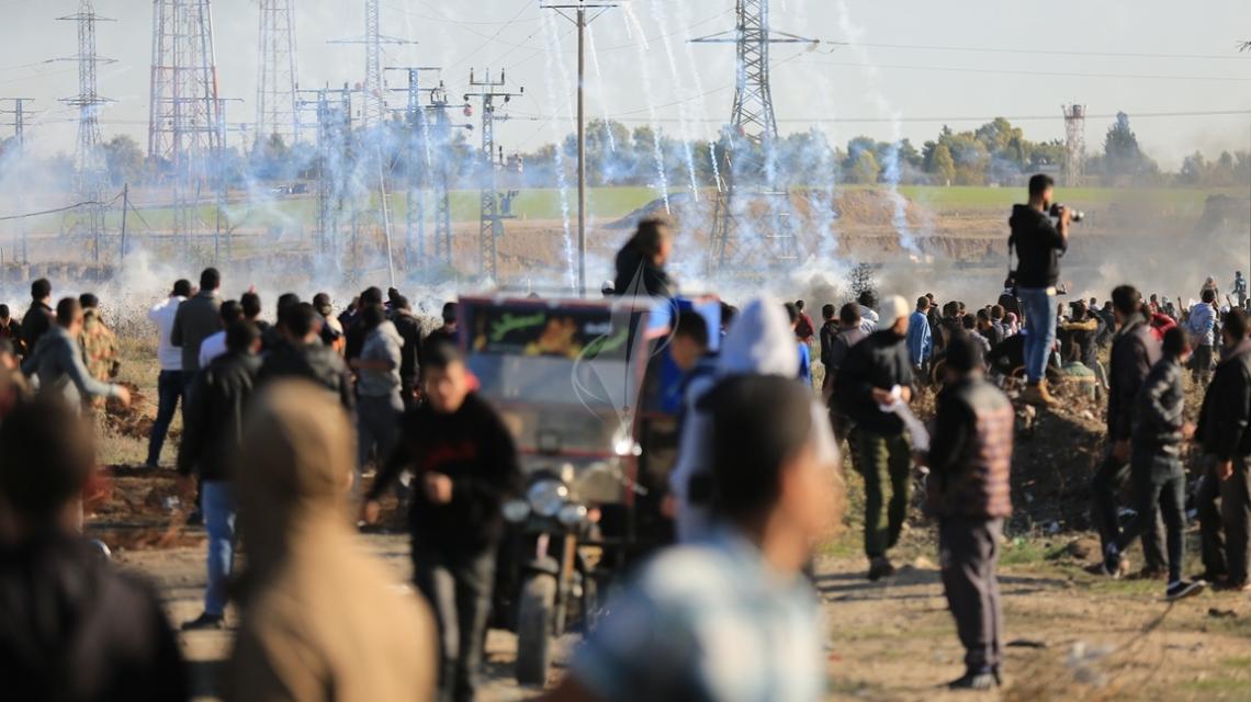 بالصور:الغزيون ينتفضون في وجه الاحتلال قرب السياج الفاصل نصرة للقدس ورفضاً للقرار الأمريكي