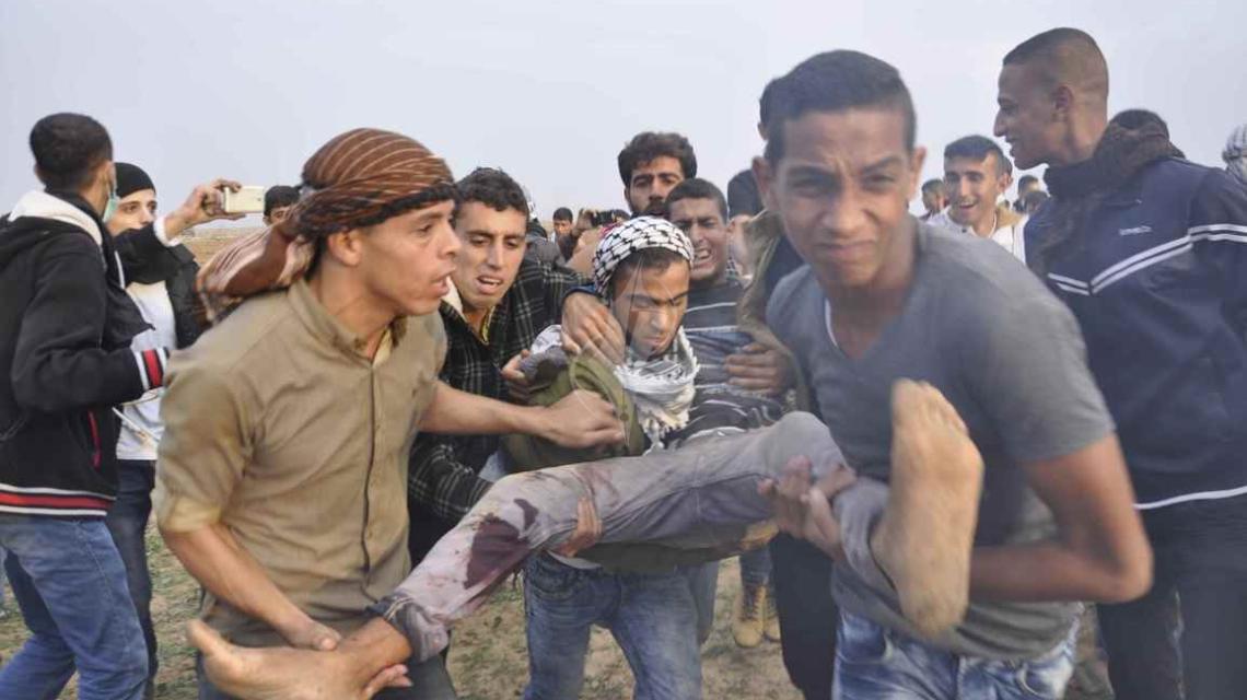بالصور:شهيد وعدد من الاصابات في المواجهات شرق خانيونس
