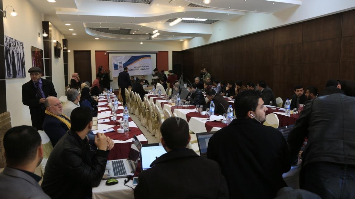 بالصور:ندوة حوارية "المسؤولية الاجتماعية للصحفي الفلسطيني"