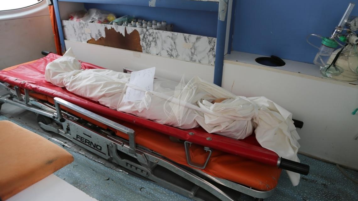 بالصور :جثمان الشهيد  الطفلة اسراء ابو خوصة التي أستشهدت متأثرة بجراحها