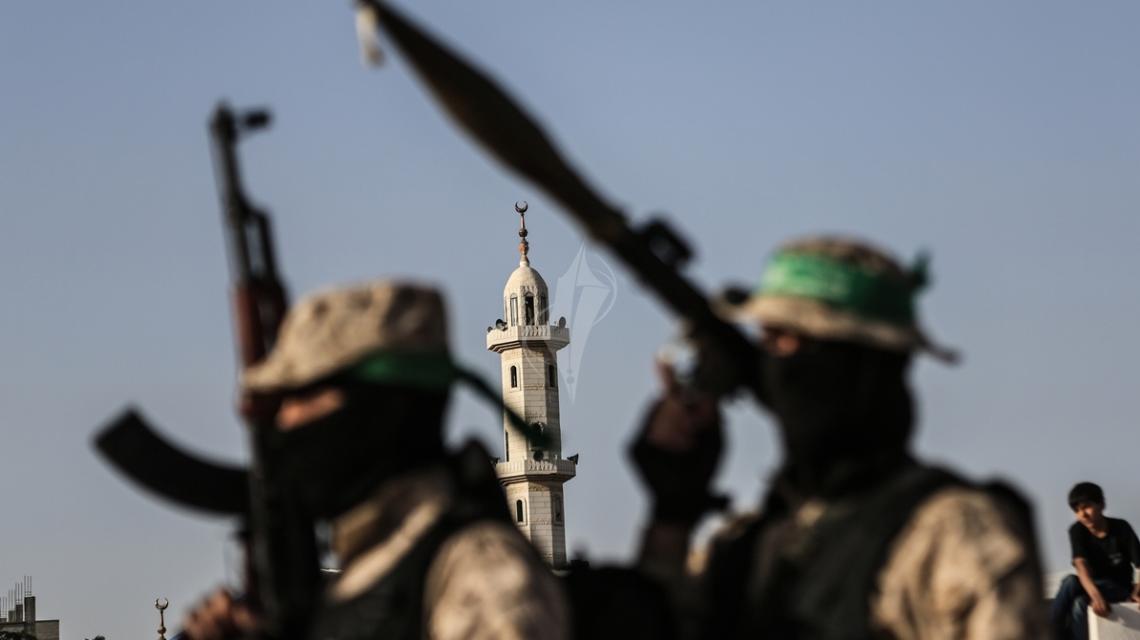 بالصور:عرض عسكرى للقسام بشرق غزة خلال مهرجان " تفاح الاحرار اصرار وانتصار"للحركة النسائية لحماس