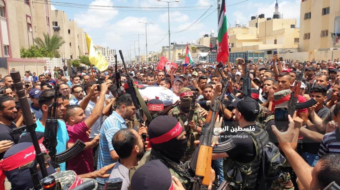 تشيع جثمان العقيد جبر القيق في مقبرة الشهداء برفح