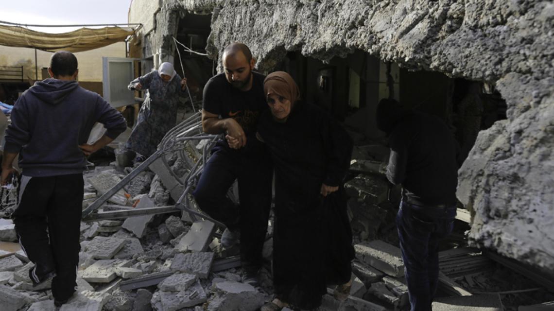 بالصور:قوات الاحتلال تفجر منزلي غسان و عدي ابو جمل في حي المكبر في القدس