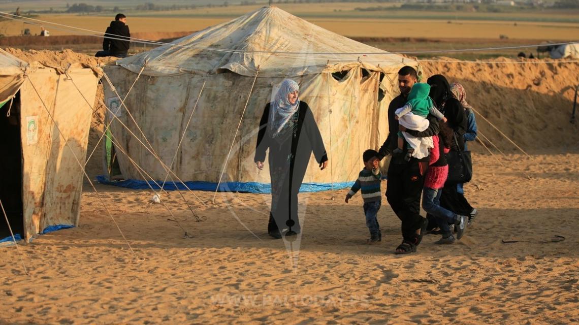 توافد الفلسطينيون إلى خيام العودة عيشة مسيرة العودة الكبرى شرق جباليا