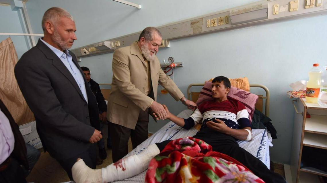 بالصور : وفد من قيادة الجهاد يزور جرحى إنتفاضة القدس فى مستشفى غزة الأوروبى ويكّرم إدارتها