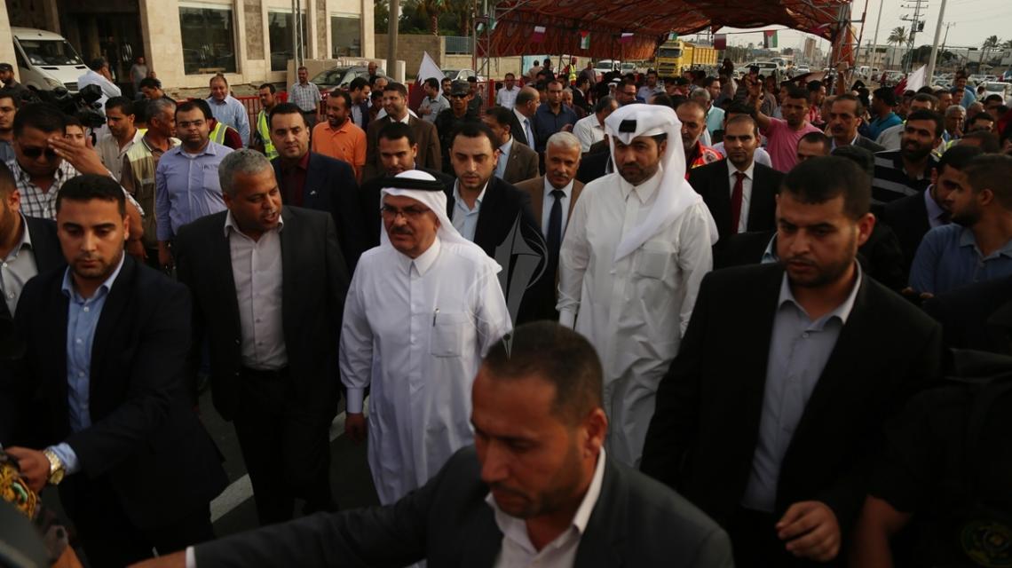 بالصور:السفير القطري محمد العمادي يوقع اتفاقية مشاريع جديدة بغزة بحضور مبعوث للأمم المتحدة يفتتح المرحلة الرابعة من شارع صلاح الدين