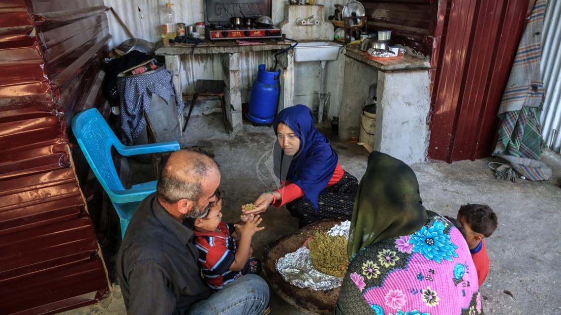 بالصور:عائلات من غزة تعيش اوضاعاً مأسوية في شهر رمضان المبارك
