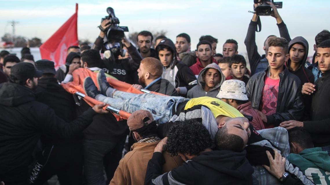 بالصور:استمرار المواجهات بين الشبان وقوات الاحتلال على حدود قطاع غزة لليوم الخامس على التوالي