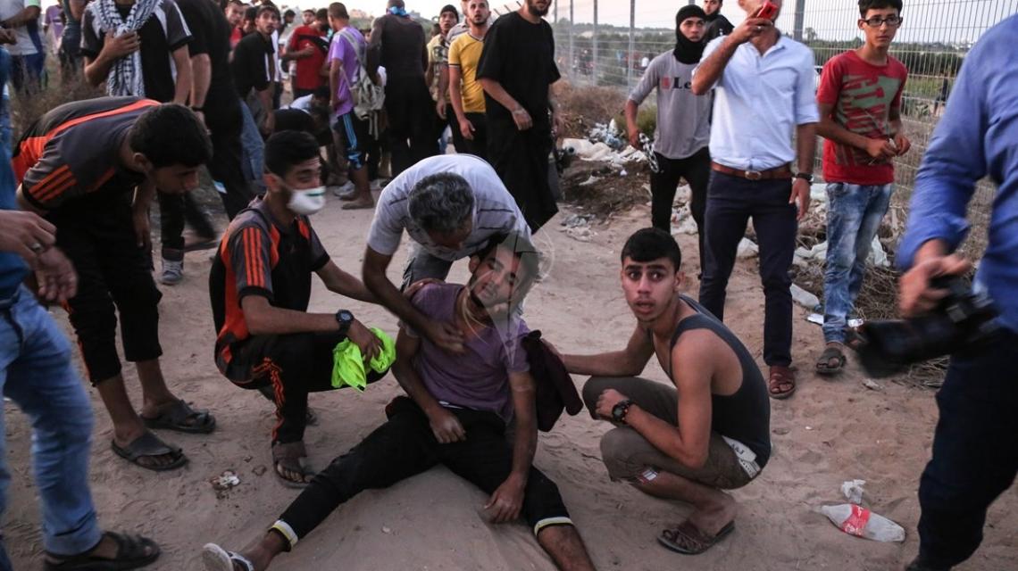 بالصور:مواجهات واصابات مع قوات الاحتلال شرق مخيم البريج "تصوير داوود أبو الكاس"