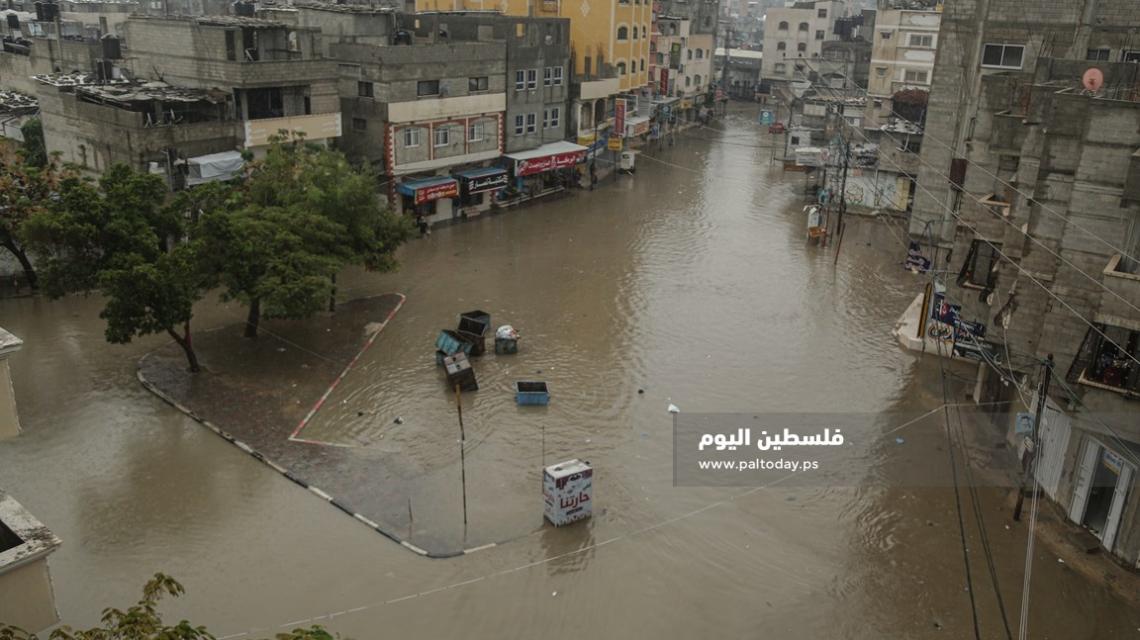 المنخفض الجوي يكشف سوء البنية التحتية في قطاع غزة ما تسبب بغرق بعض الشوارع