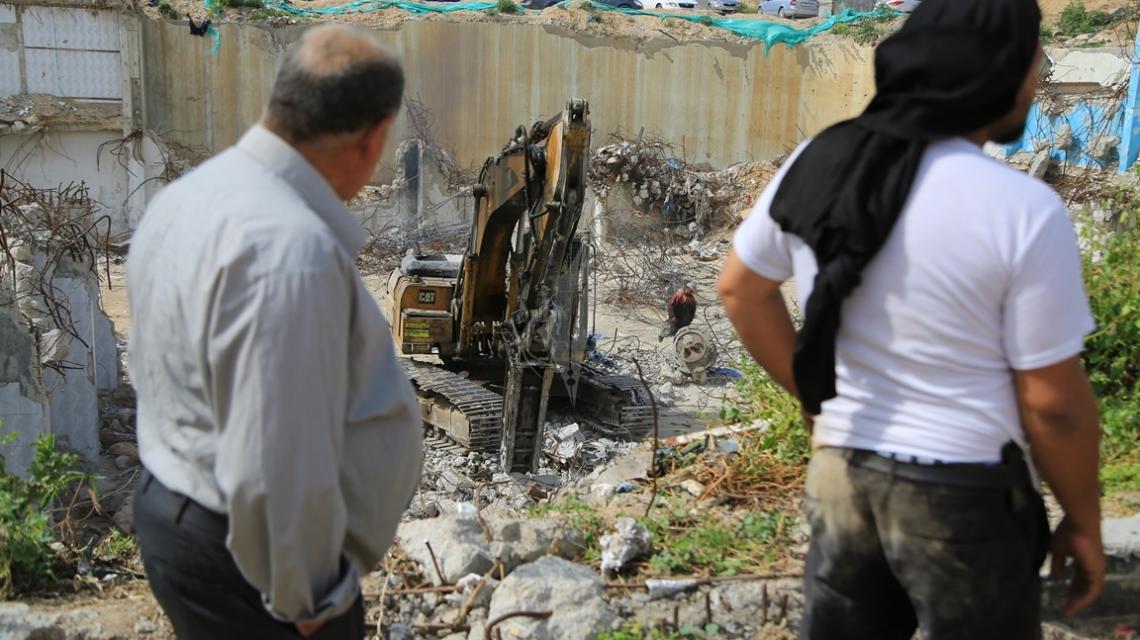 بالصور:فلسطينيون يواصلون إزالة ركام المنازل التي دمرها الاحتلال الإسرائيلي خلال الحرب الأخيرة عام 2014