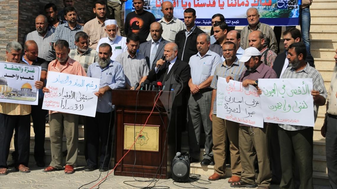 بالصور:وقفة لعمال فلسطين داخل المجلس التشريعي بمدينة غزة تضامناً مع أهلنا بالقدس