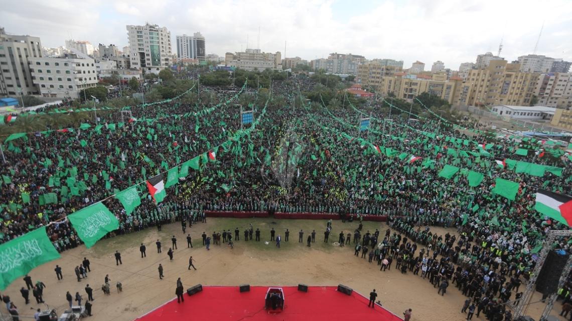 بالصور:حماس تُحيي انطلاقتها الـ30 في غزة بمهرجان جماهيري حاشد