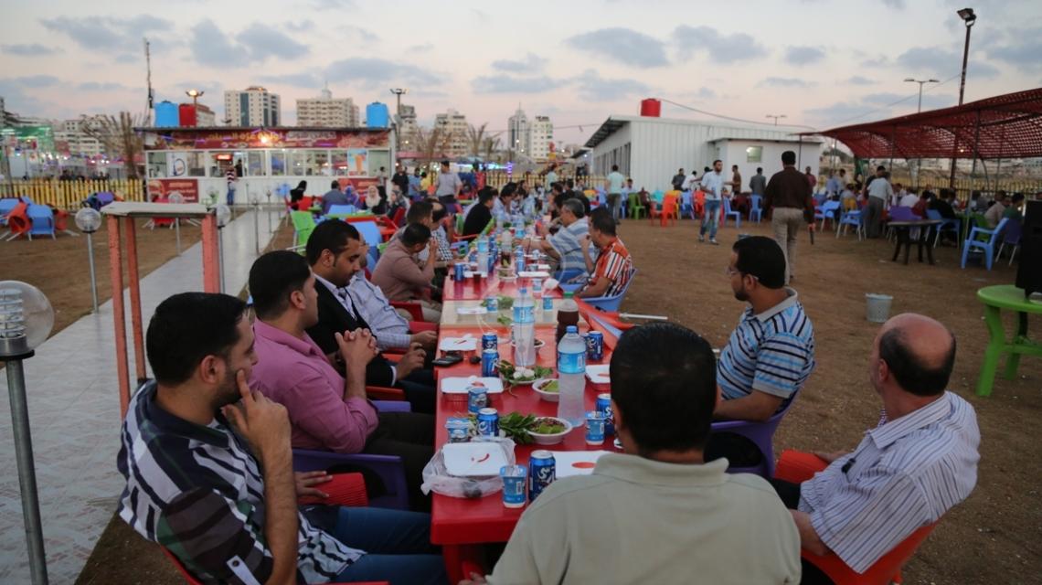 بالصور:شبكة القدس الاعلامية تنظم افطارا رمضانيا لموظفيها