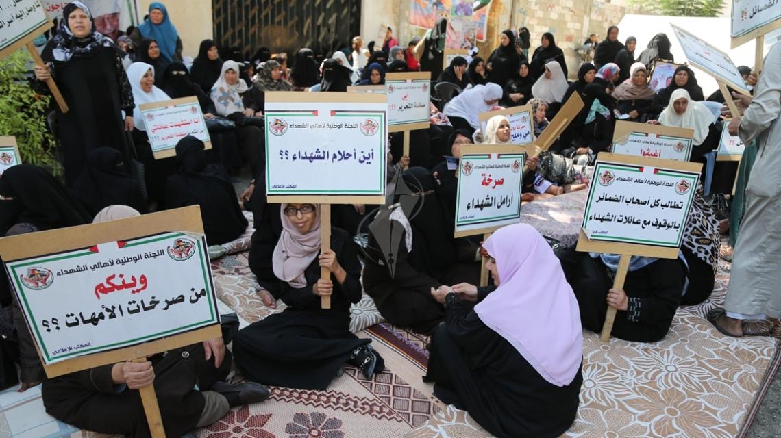 بالصور:أهالي شهداء الحرب يواصلون اعتصامهم الأسبوعي للمطالبة بحقوقهم